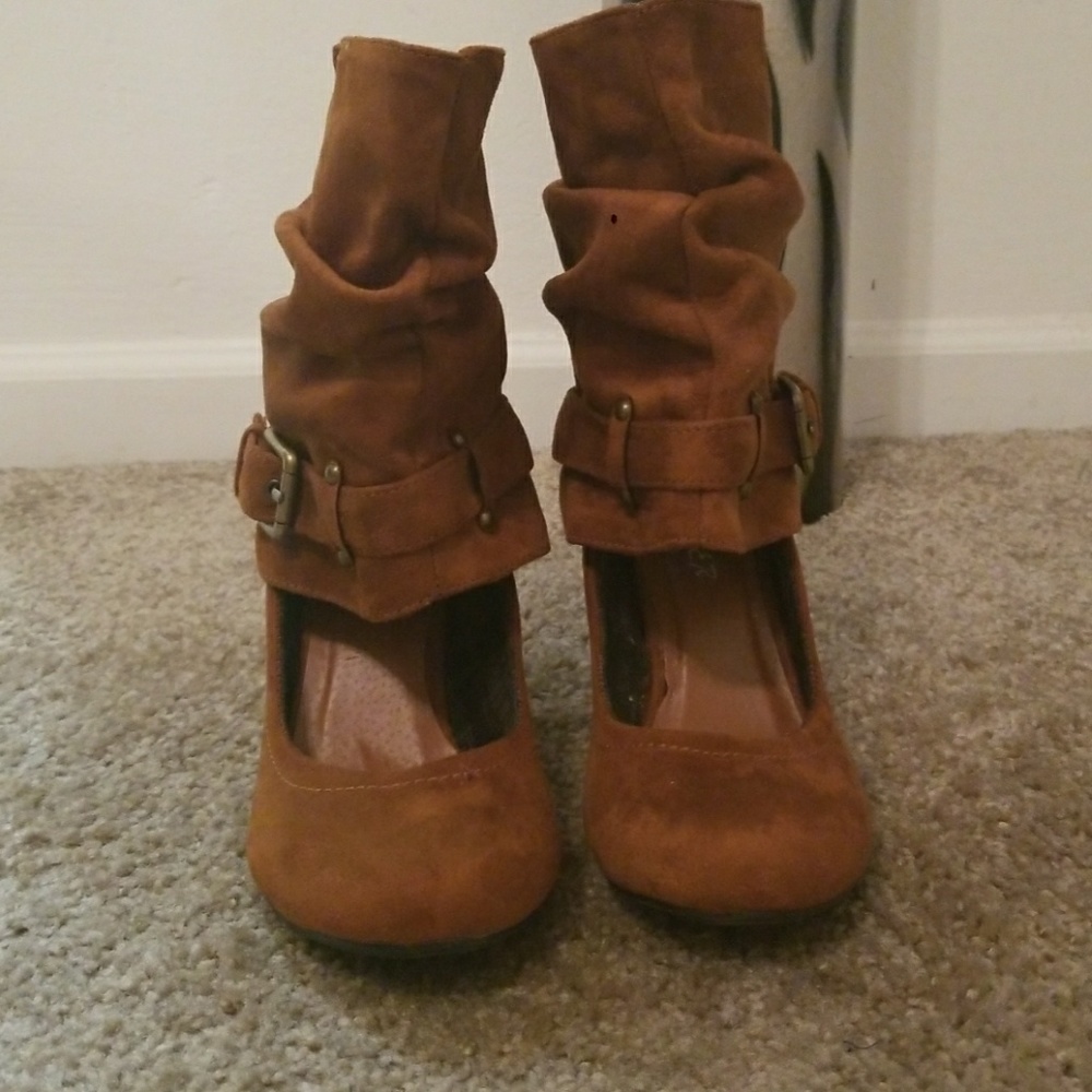 Heels - Picture 2 of 4